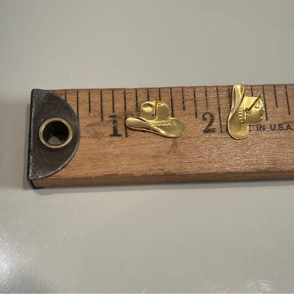 Mini Western Cowboy Hat Postback Earrings Goldtone Vintage - Picture 3 of 4